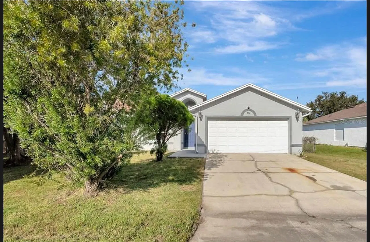 3 bed, 1396 sqft, $2,000 — Photo 1