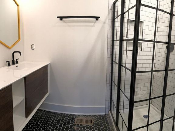3rd image of 72 Maury St