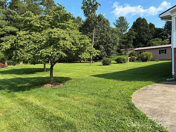 3rd image of 107 Mull Ln