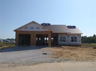 1210 Castle Green Dr, Waterloo, IL 62298