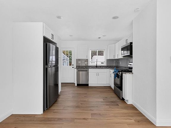 5th image of 3311 Sewells Point Rd