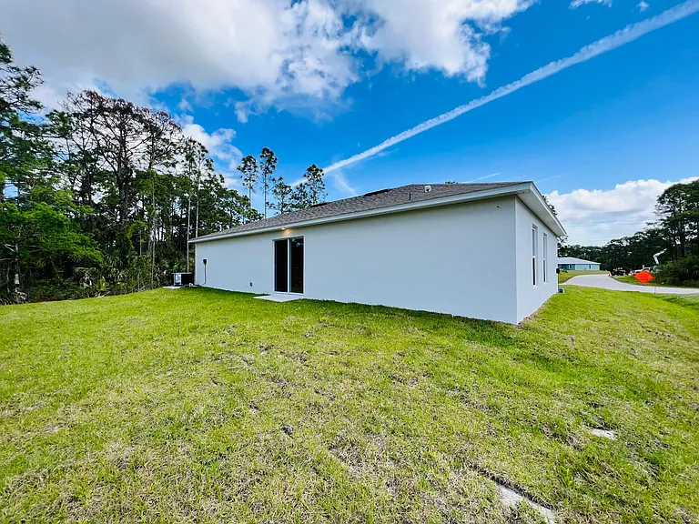 1094 Harlingen Rd SW — Photo 4