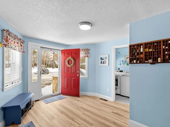 4 Harbor Hill Dr #4, Buzzards Bay, MA 02532