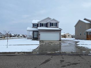 4403 Sunrise Dr, West Fargo, ND 58078