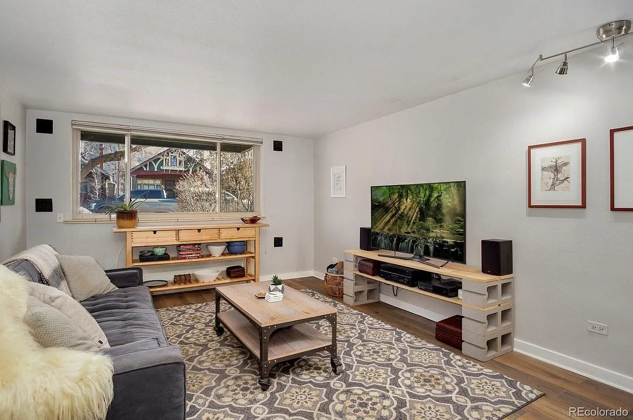 271 N Grant St — Photo 2