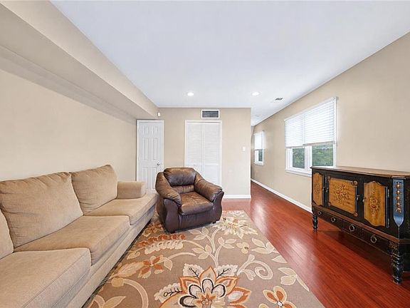 4th image of 133 Cardiff St