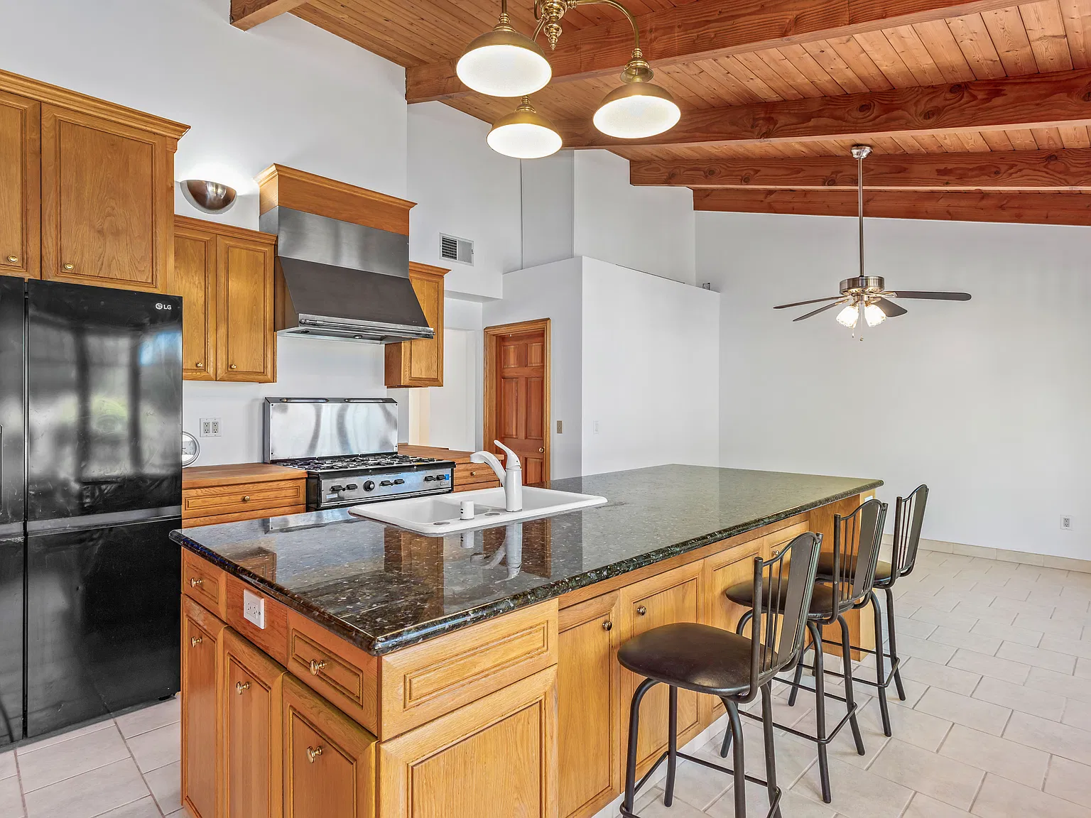 4 bed, 2729 sqft, $6,250 — Photo 4