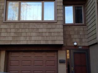 107 Towne House Rd, Hamden, CT 06514