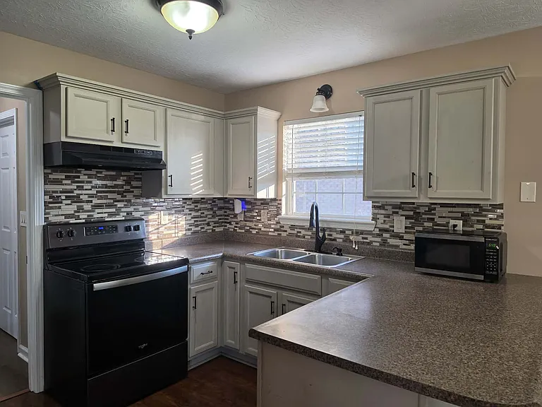 5902 Pine View Ct — Photo 5