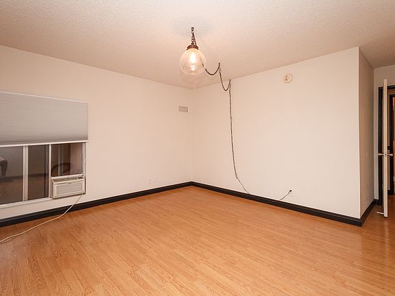 4th image of 5414 Newcastle Ave APT 13