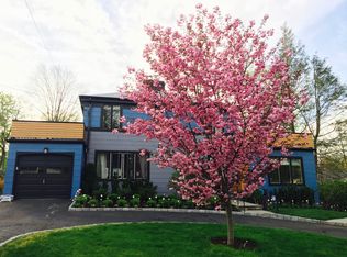 25 Standish Dr, Scarsdale, NY 10583