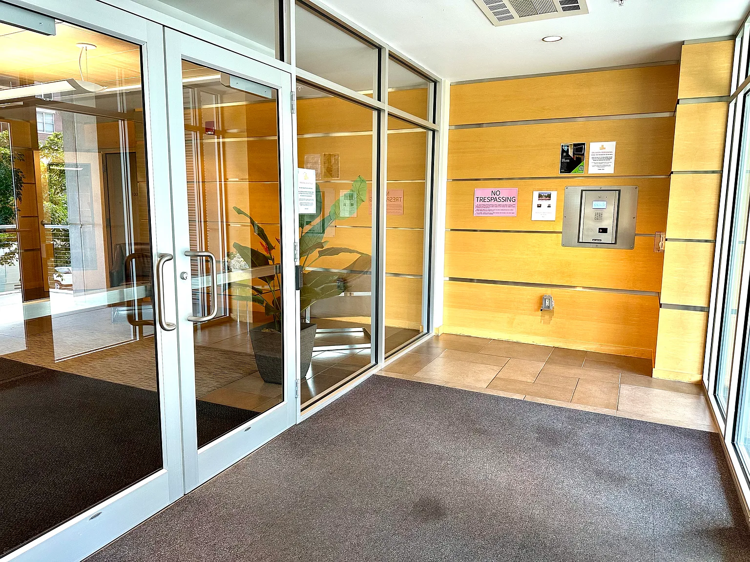 309 W Washington Ave — Photo 3