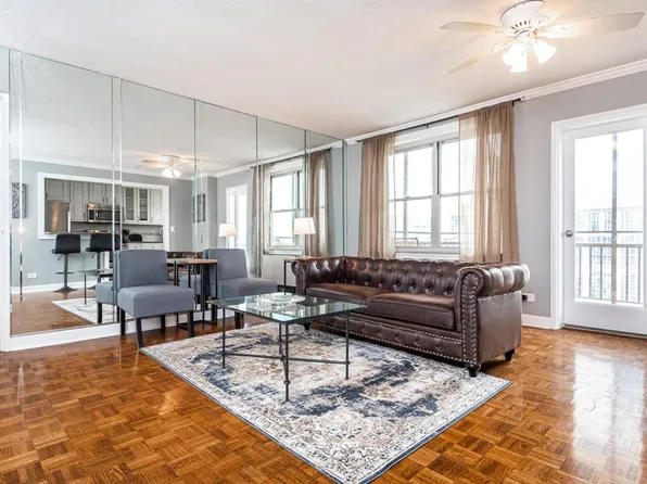 300 W Peachtree St NW, Atlanta, GA