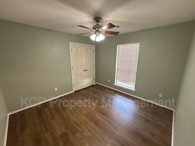 2109 Barrington Dr — Photo 27