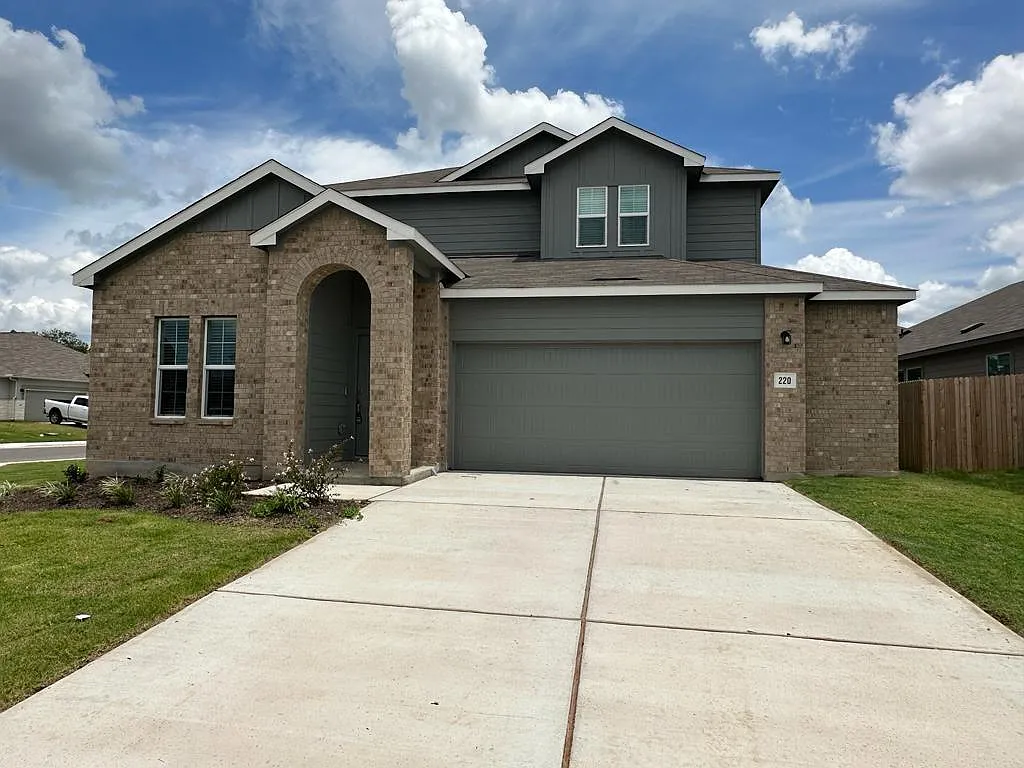 4 bed, 2500 sqft, $2,499 — Photo 4