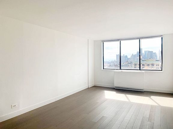 5th image of 300 Mercer St APT 23H