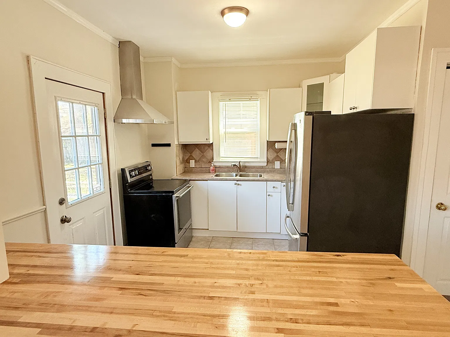 3 bed, $2,400 — Photo 4