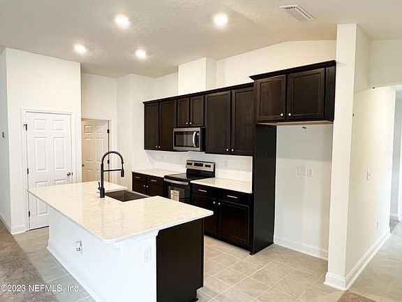 3rd image of 3050R Lucille Ln