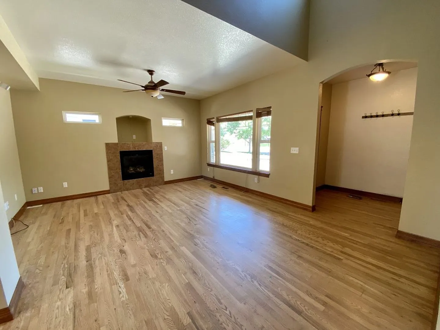 Spacious 4 bed 3.5 Bath in Maple Hill! — Photo 2