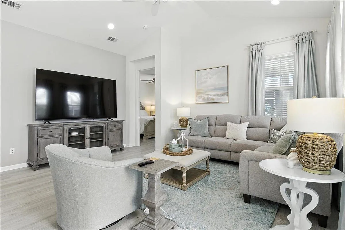2 bed, 2.0 bath, 1378 sqft, $3,000 — Photo 4