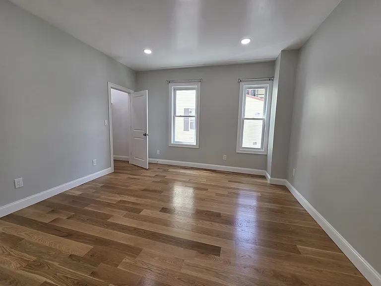 56-2 Pinckney St — Photo 14