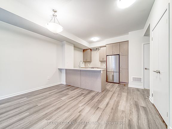 3rd image of 21 Honeycrisp Cres #46