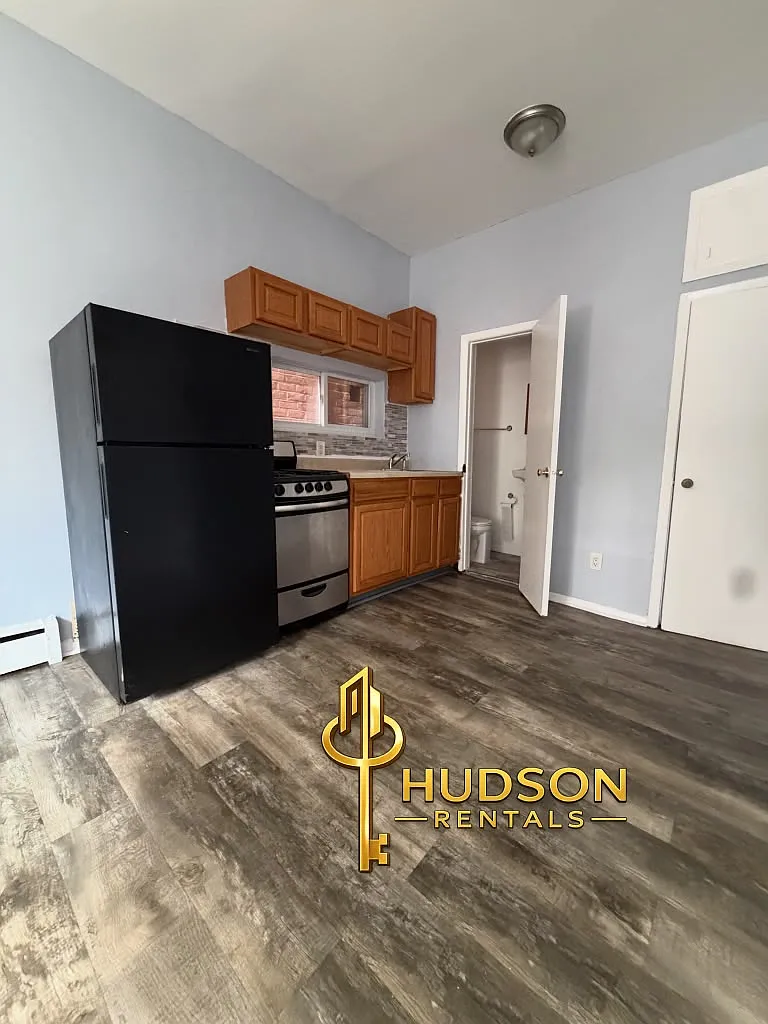 Studio, 500 sqft, $1,300 — Photo 1