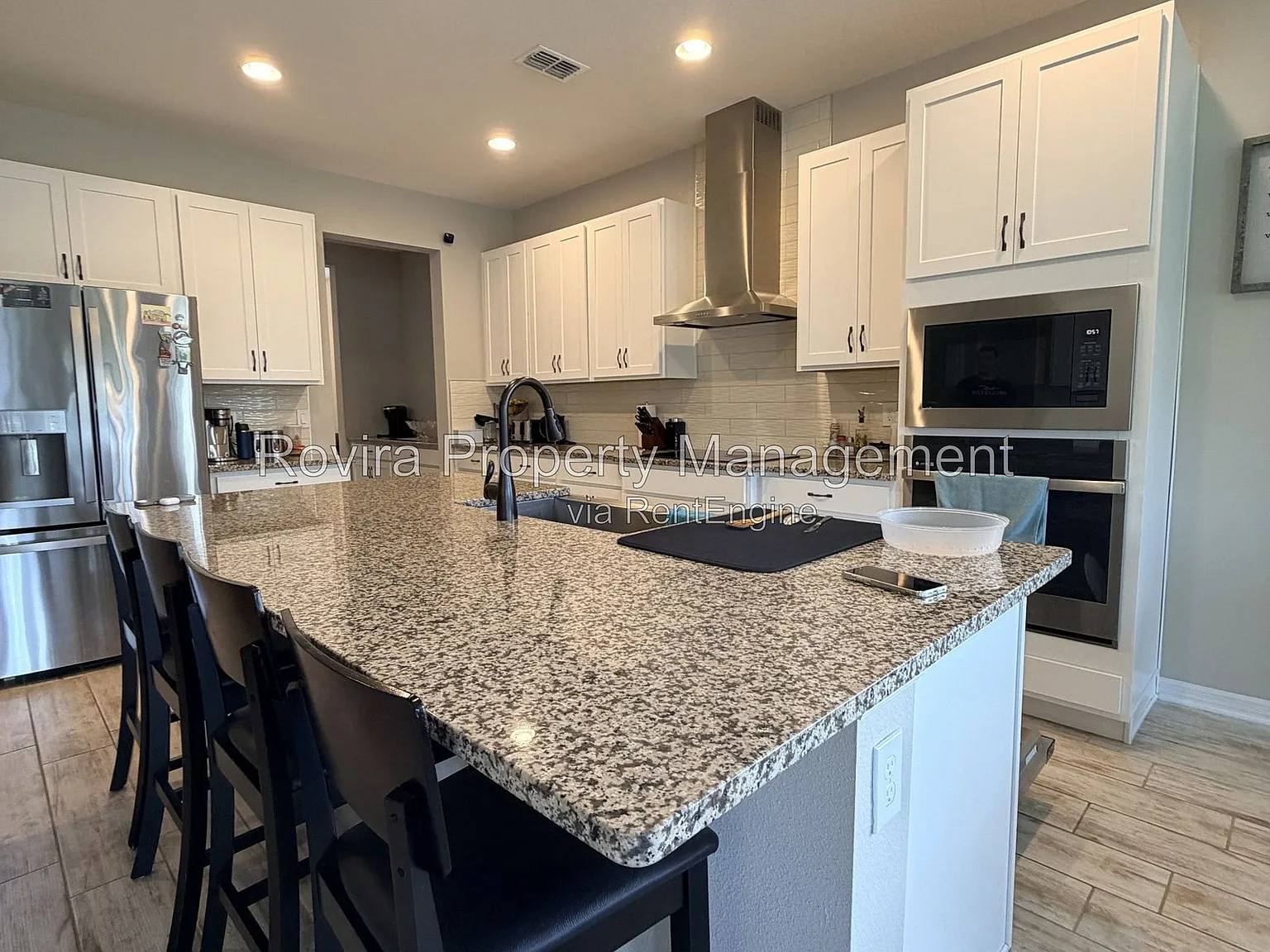 5 bed, 3.0 bath, 3689 sqft, $3,700 — Photo 4