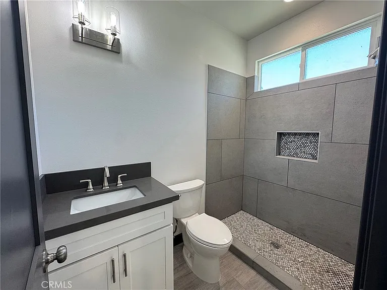 1417 W 3rd St — Photo 13