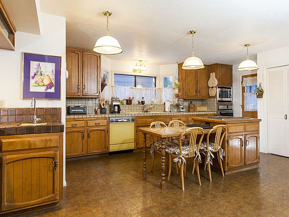 4th image of 28065 N Peninsula Dr