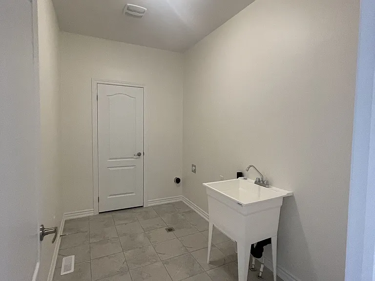 913 Rexton Dr — Photo 28