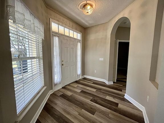 5th image of 3410 Carriage Lake Dr