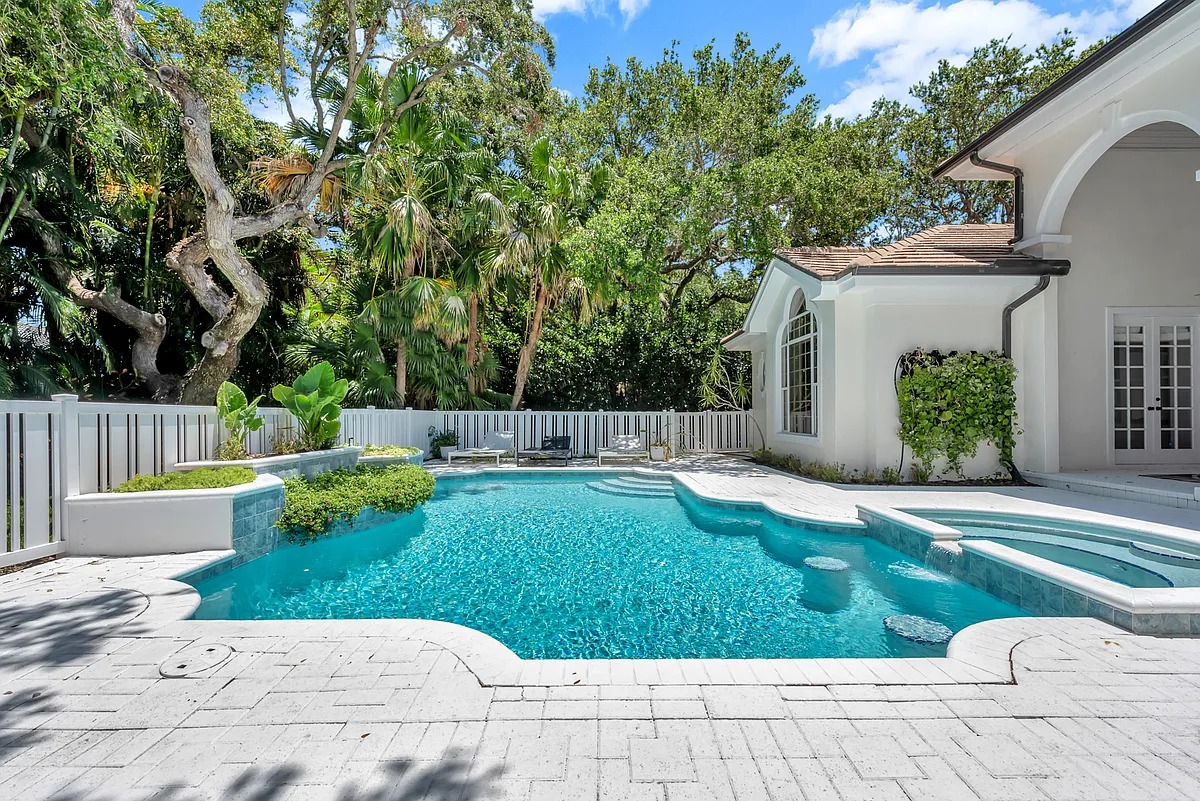 Building Photo - 500 Marbrisa Dr