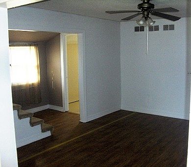 3rd image of 301 N Pecan St