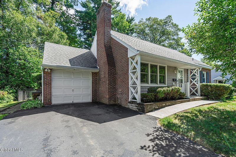 2nd image of 25 Montrose Drive