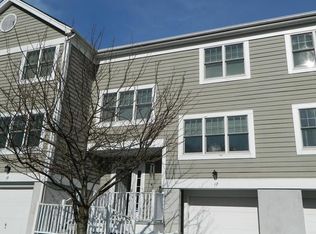 17 Brookridge Ct, Rye Brook, NY 10573