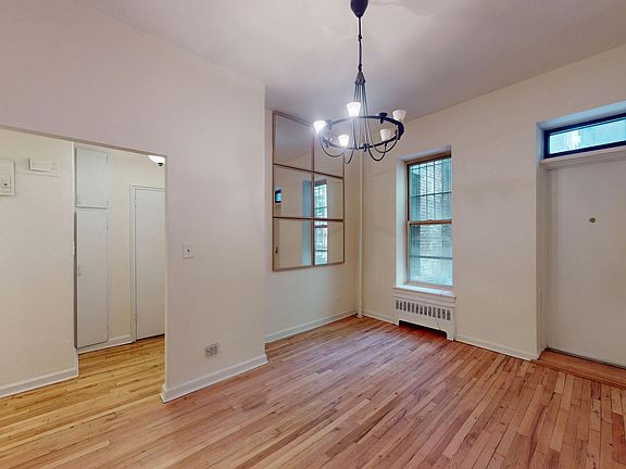 4th image of 107 W 68th St #C1