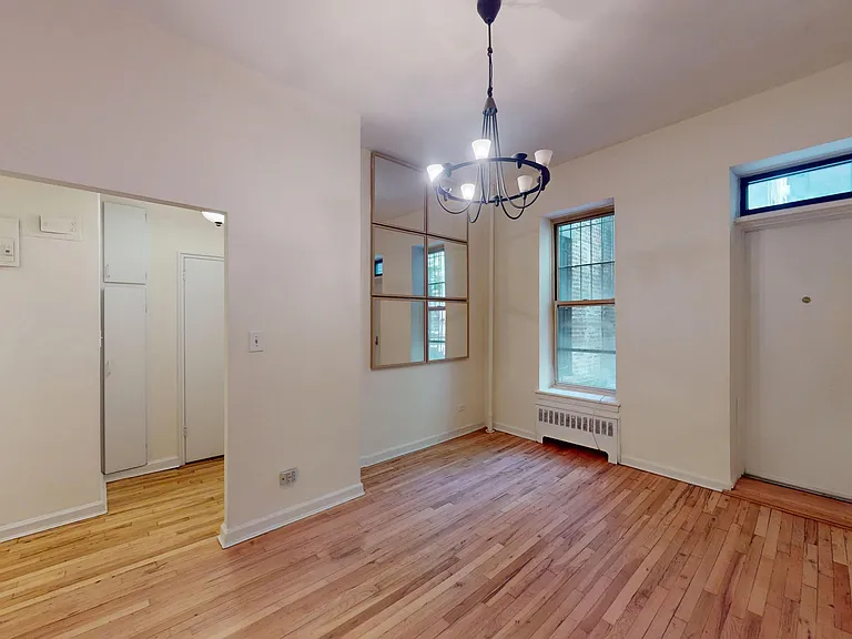 107 W 68th St #C1 — Photo 4