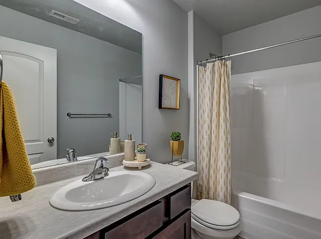 586 N Hill View Dr — Photo 6