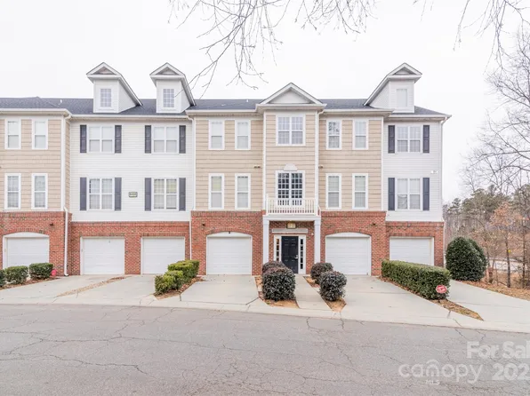 6416 Park Pond Dr, Charlotte, NC 28262