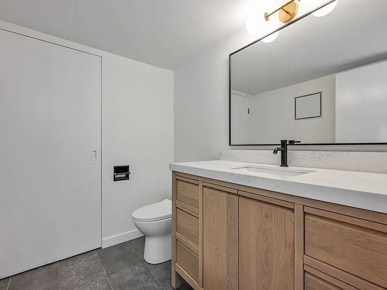 439 Summit St — Photo 30