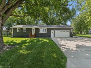 1401 Southland Dr, Clear Lake, IA 50428
