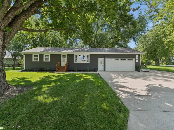 1401 Southland Dr, Clear Lake, IA 50428