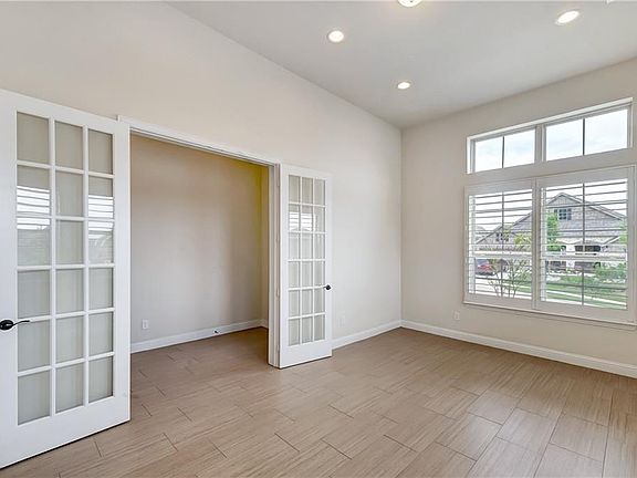 4th image of 1015 Uplands Dr