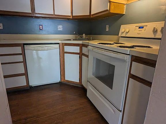 4th image of 46356 Columbus Dr