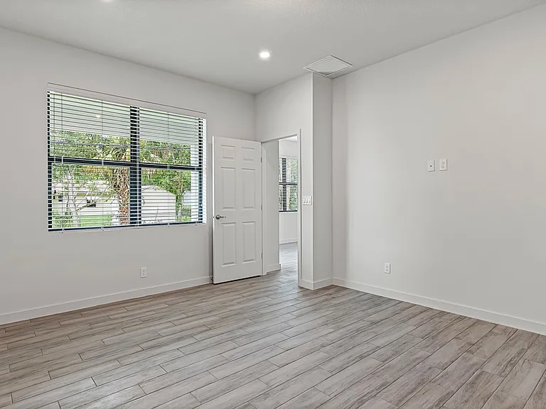 7704 Pacific Ave — Photo 20