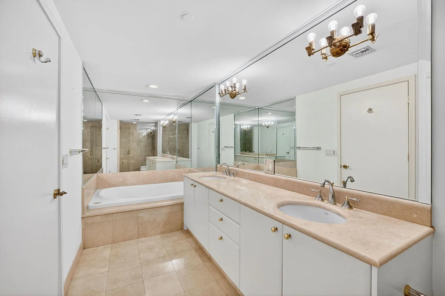 2 bed, 2.0 bath, 1601 sqft, $6,000 — Photo 3