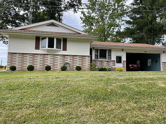 Front of House with Garage