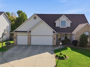 415 Ridge Hill Pl, Fort Wayne, IN 46804