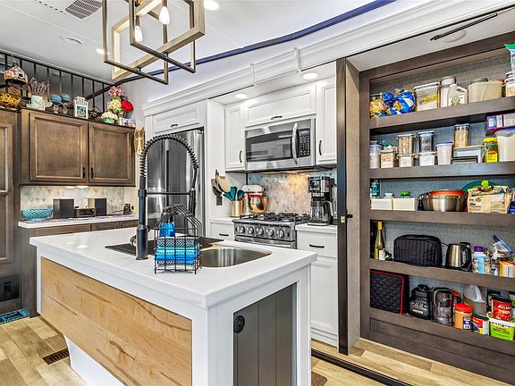 5th image of 415 Commonwealth Rd #396